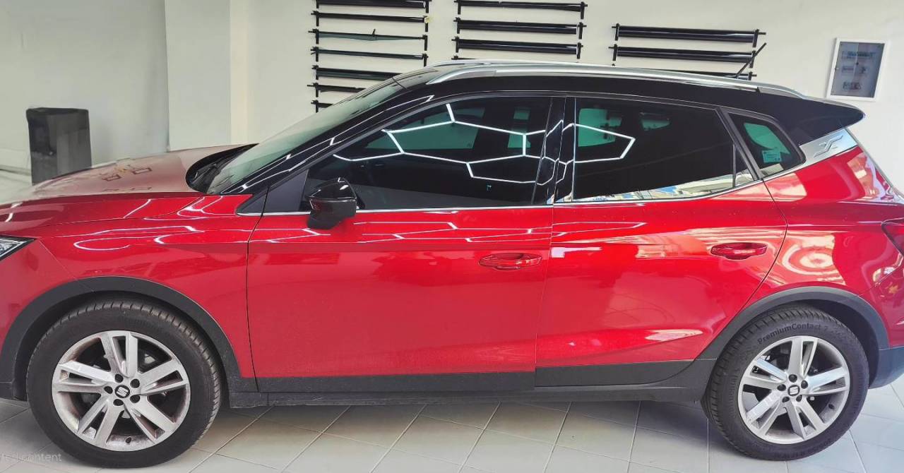 seat arona window tinted side